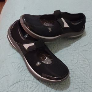 BZees black Mary Jane size 7.5